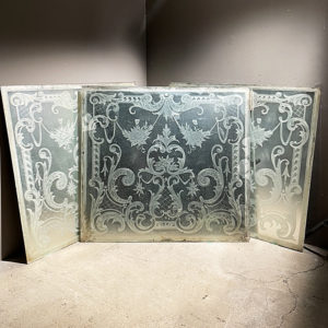 Etched pub glass
