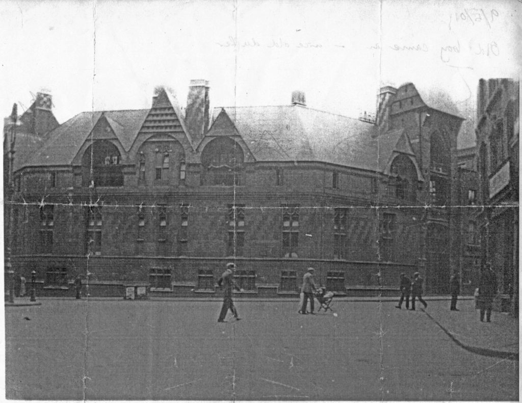 Paul Street, Shoreditch – the Convent at the West end of the complex, photo date unknown but probably Edwardian. An eloquent building and a significant loss (dem.1956).