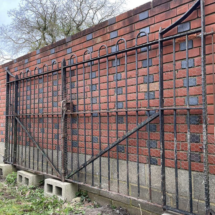 Verney Junction Gates