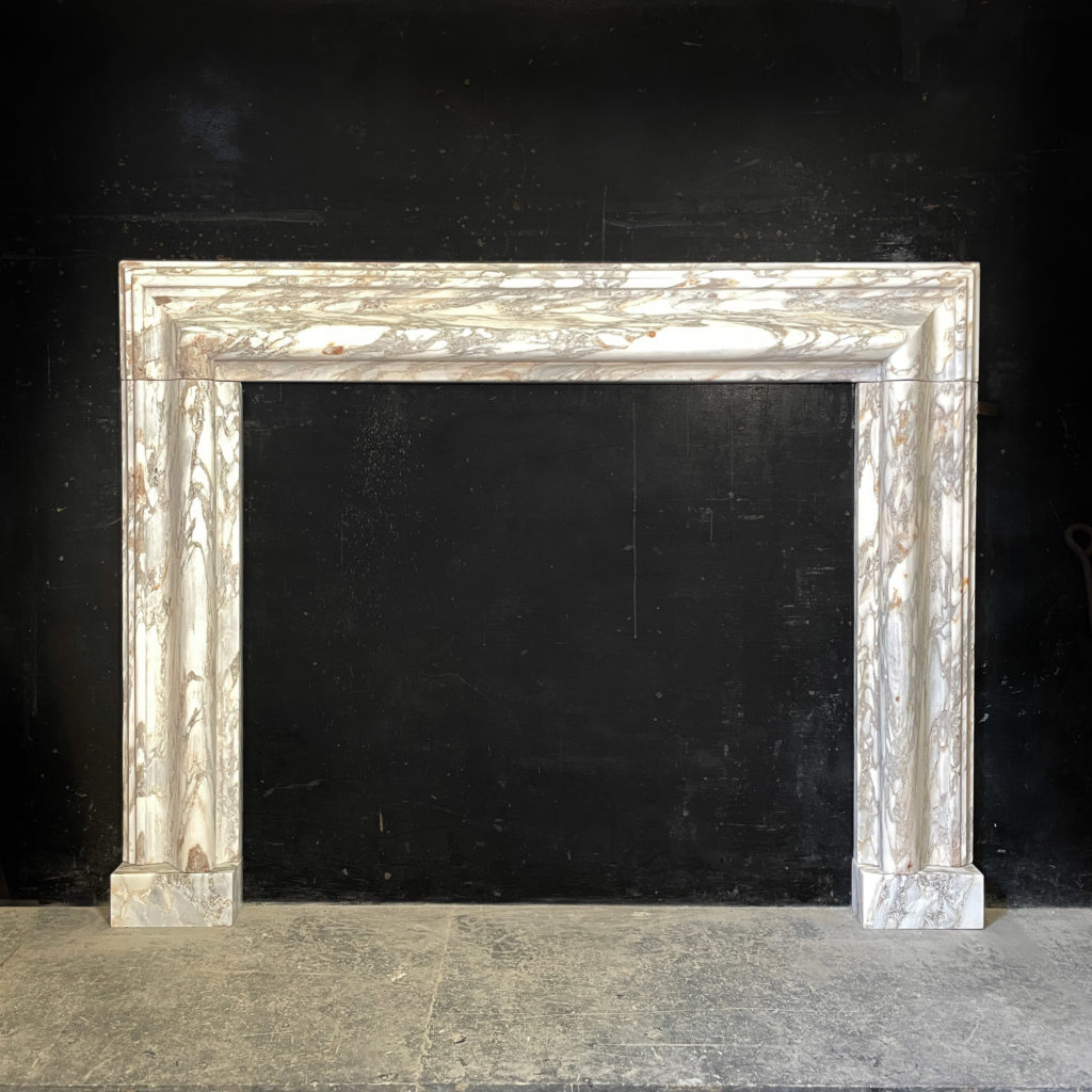 Bolection chimneypiece